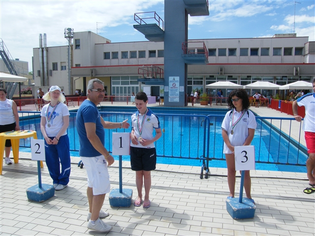 Premiazione di Martina - Medaglia d'oro al collo.